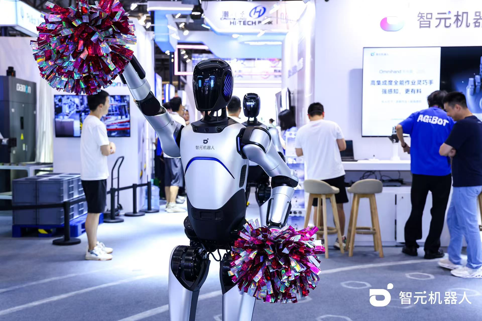 星空游戏机器人 WAIC 首日展台火爆，机器...